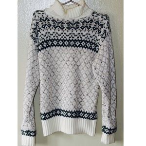 White turtleneck full sleeve jumper sweater